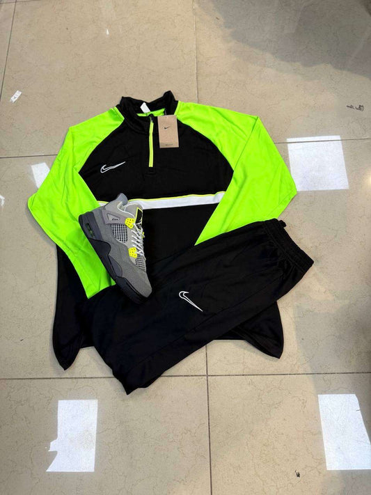 NIKE Set + Jordan 4's Green